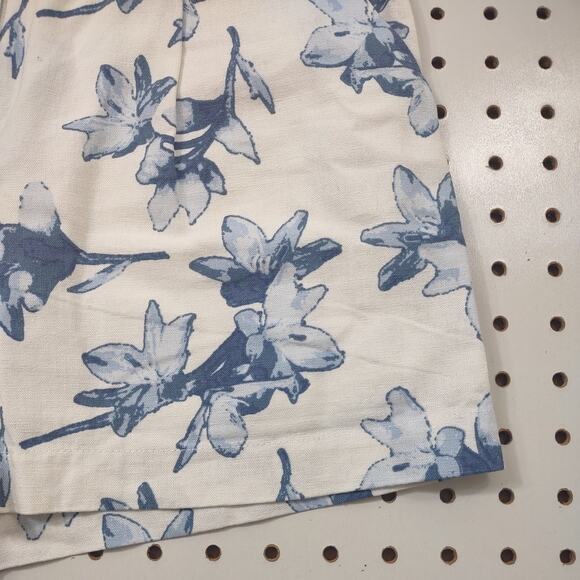 J.O.A. Los Angles Linen Floral Shorts, Size XS - Picture 3 of 9